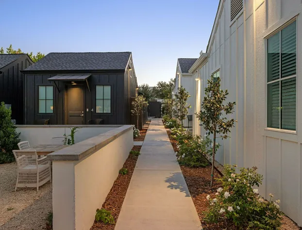 Whitetail Court Hotel hotel detail image 4