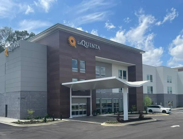 La Quinta Inn & Suites by Wyndham Olive Branch hotel detail image 1