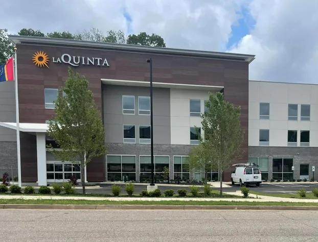 La Quinta Inn & Suites by Wyndham Olive Branch hotel detail image 2