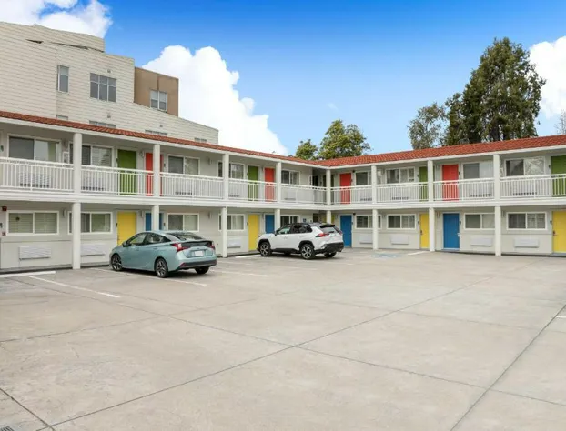 Signature Inn Berkeley hotel detail image 1