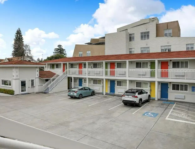 Signature Inn Berkeley hotel detail image 2