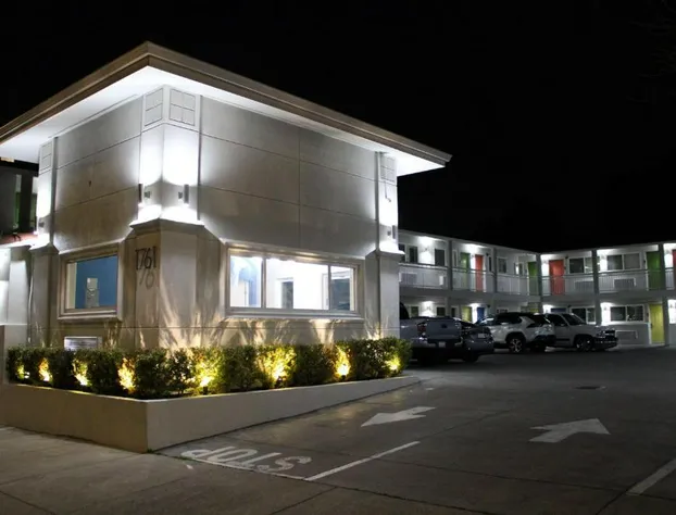 Signature Inn Berkeley hotel detail image 4