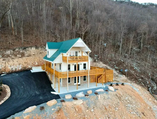 Shenandoah Manor - Pet friendly lodge with a hot tub and amazing views! hotel detail image 4