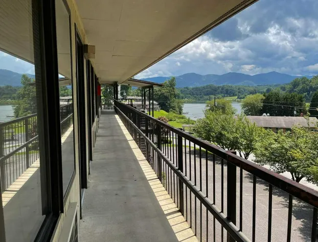 Hillside Lodge hotel detail image 3