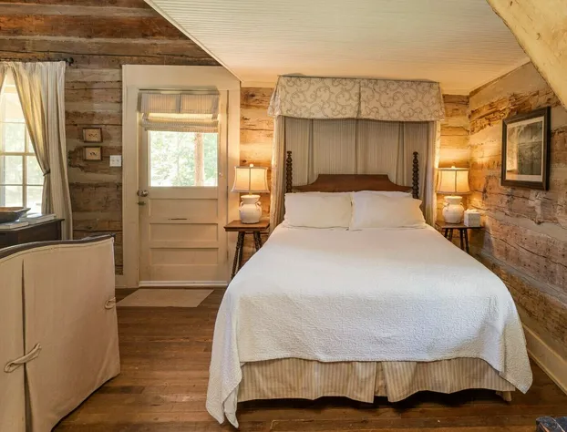 Green Frog Farm Cabins hotel detail image 1