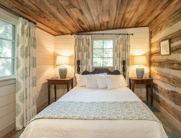 Green Frog Farm Cabins hotel detail image 2