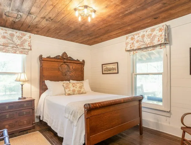 Green Frog Farm Cabins hotel detail image 4