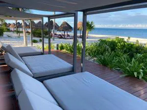 Depa en Playa Resort Baja Densidad solo Rentas Largo Plazo 90d o más hotel detail image 1