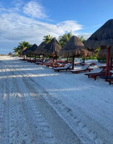 Depa en Playa Resort Baja Densidad solo Rentas Largo Plazo 90d o más hotel detail image 2