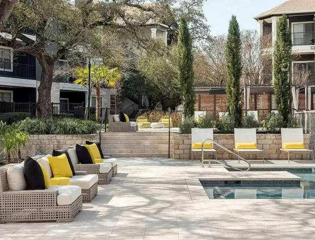 Luxurious 2BR+Resort Style Pool_5 min to Domain hotel detail image 1