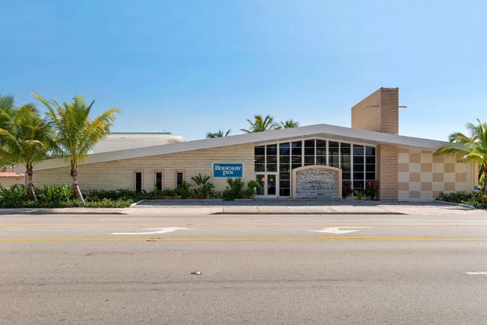 Downtown Hollywood Gardens Inn & Suites hotel hero