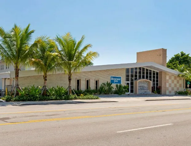 Downtown Hollywood Gardens Inn & Suites hotel detail image 3