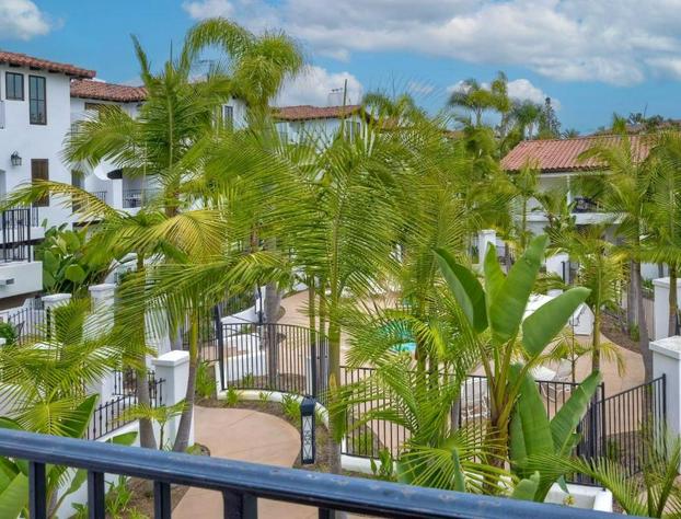 Heated Pool & Hot Tub Access Walk 2 Omni Resort Free Parking Wi-Fi Washer & Dryer hotel detail image 3