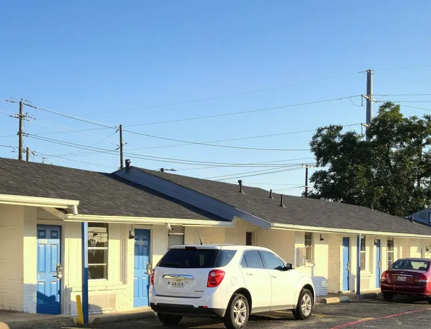 Cole Manor Motel By Oyo Love Field Market Center hotel detail image 3