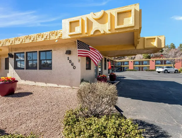 Kings House Motor Hotel, a Dazzler Select by Wyndham hotel detail image 1