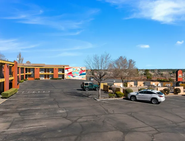 Kings House Motor Hotel, a Dazzler Select by Wyndham hotel detail image 2