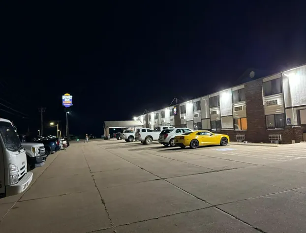 Budget Inn and Suites hotel detail image 2