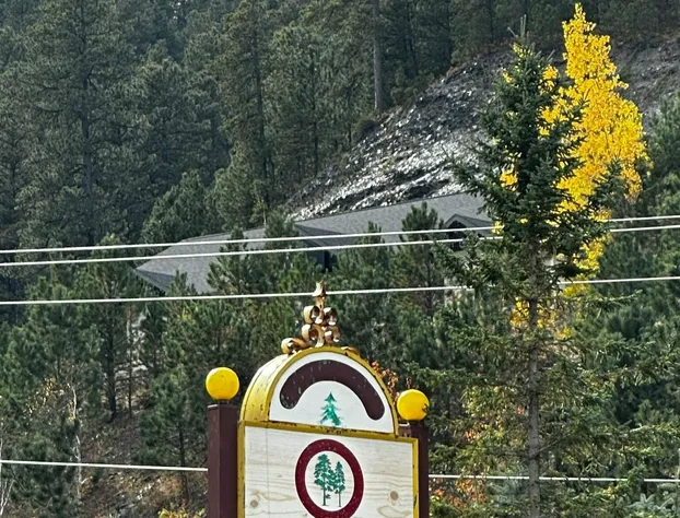 Ponderosa Pines hotel detail image 3