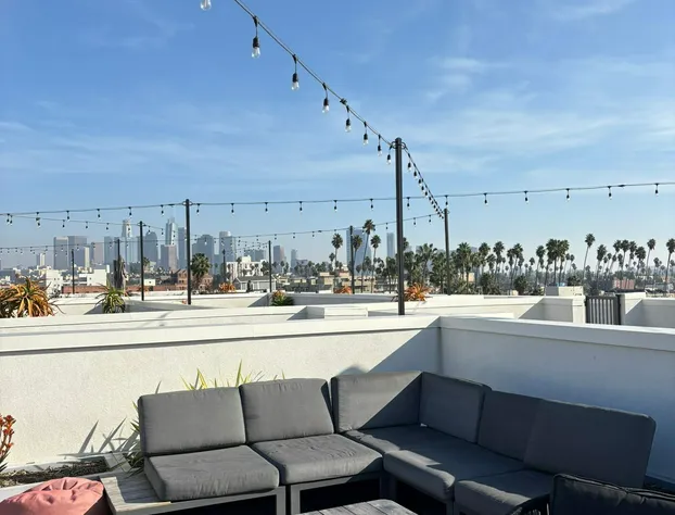 Dream Escape with great rooftop views hotel detail image 3