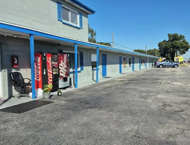 Base Motel By OYO South Tampa hotel detail image 1