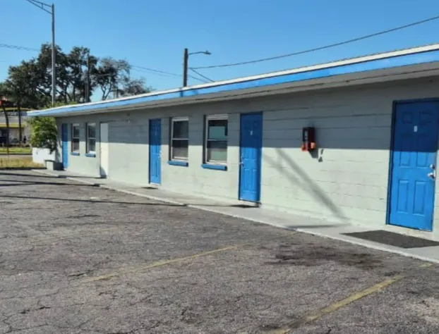 Base Motel By OYO South Tampa hotel detail image 2