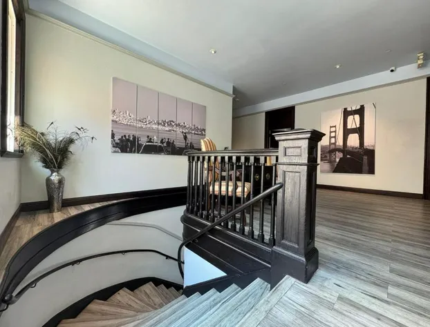 Oaktown Roost hotel detail image 3