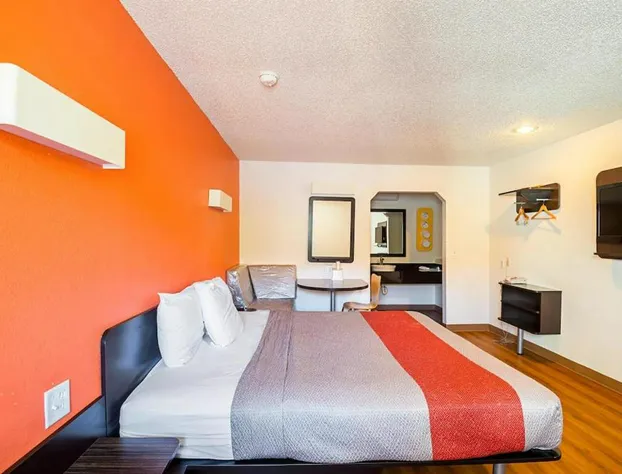 Economy Hotel Kansas City hotel detail image 4