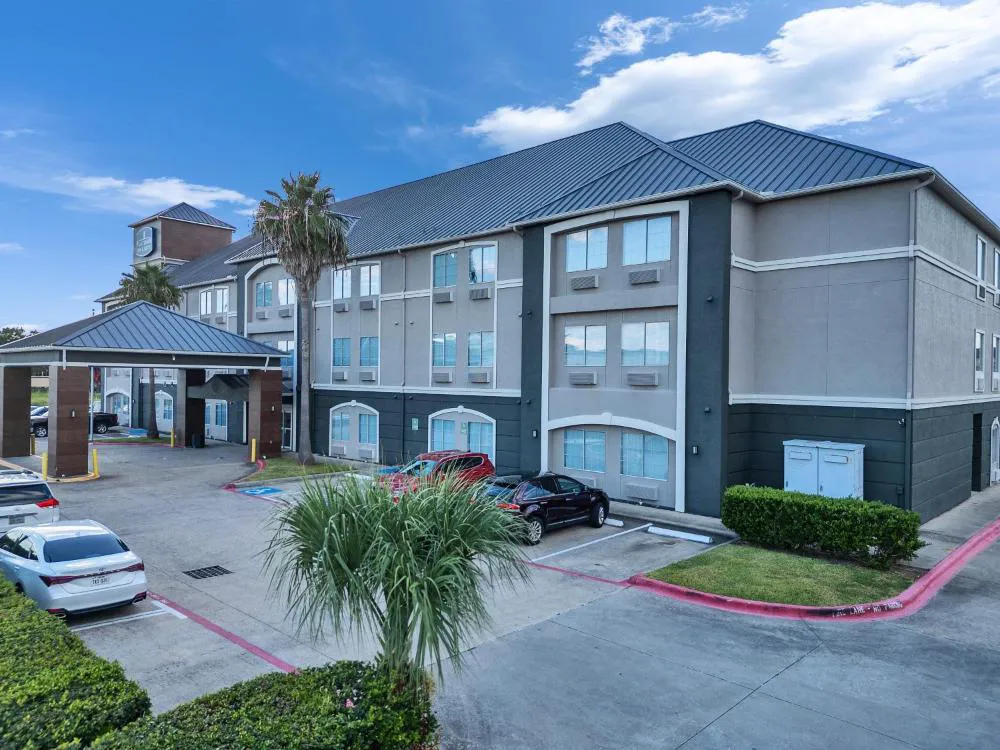 Platinum Inn & Suites Webster hotel hero