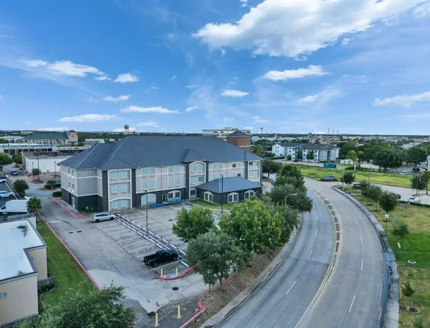 Platinum Inn & Suites Webster hotel detail image 4