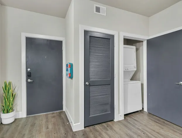 Private Ensuite Near The Pearl hotel detail image 3