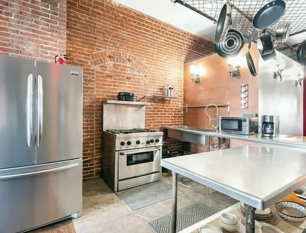 Three Rivers Inn at Jordan's Warehouse hotel detail image 4