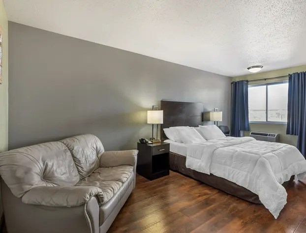 Hotel Fuzion Inn & Suites hotel detail image 4