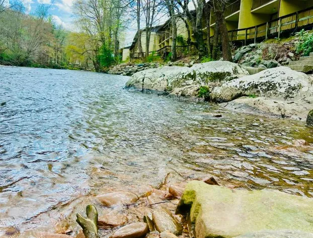 Newfound Lodge on the river hotel detail image 3