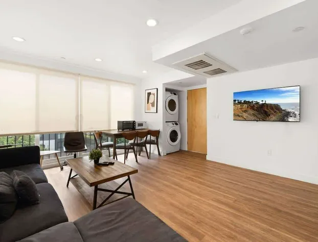 Modern Gateway USC hotel detail image 2