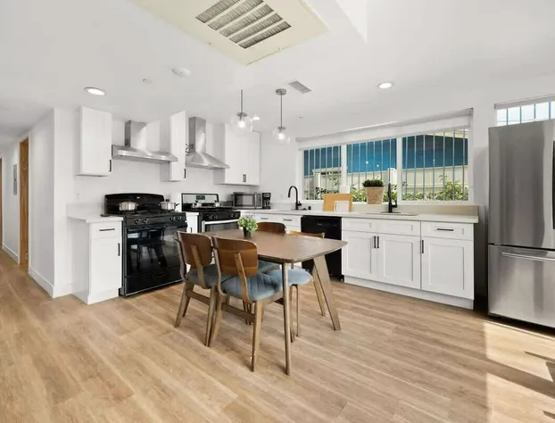 Modern Gateway USC hotel detail image 3