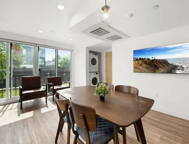 Modern Gateway USC hotel detail image 4