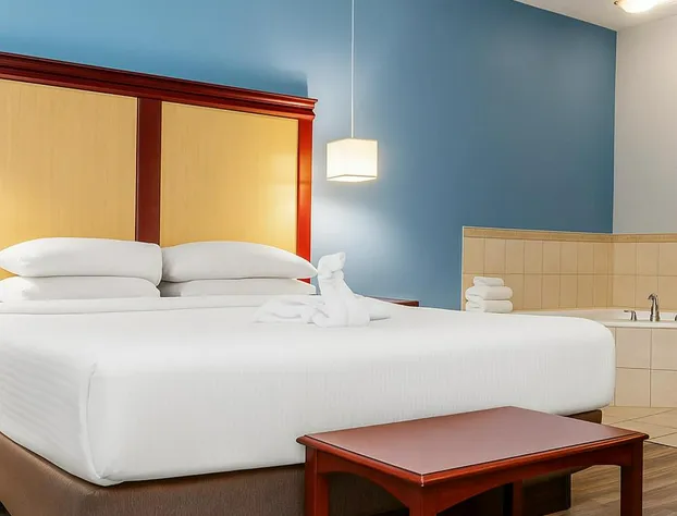 Signature Inn & Suites Hamilton hotel detail image 4