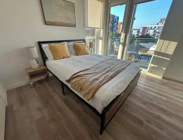 Elegant Retreat in the Heart of LA hotel detail image 3