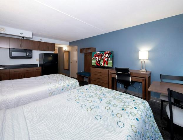 HomeTowne Studios by Red Roof Chantilly hotel detail image 4
