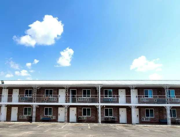 Imperial Inn by OYO Tazewell hotel detail image 1