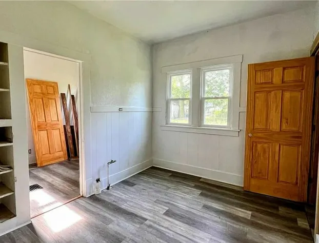 Locust housing hotel detail image 4