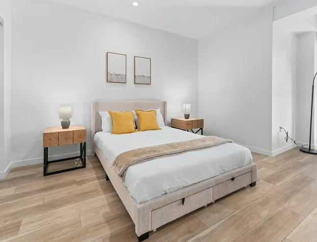 Stylish Downtown LA Gateway hotel detail image 1