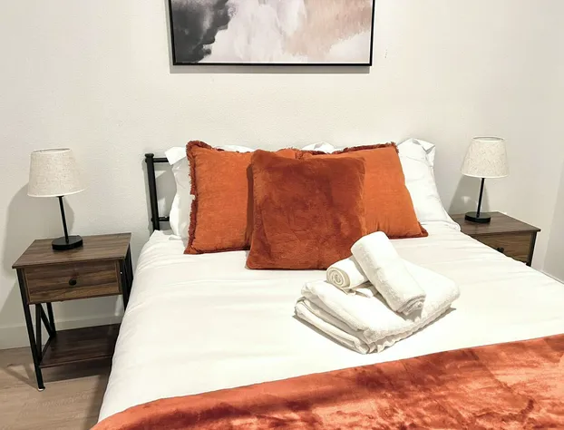 Stylish Downtown LA Gateway hotel detail image 4