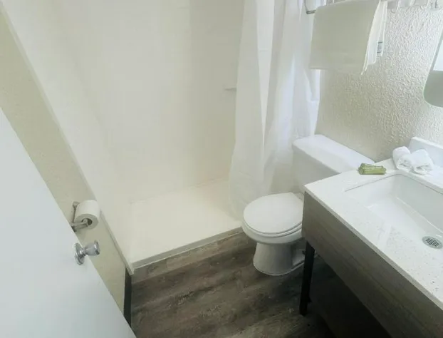 Studios & Suites 4 Less Virginia Beach hotel detail image 4