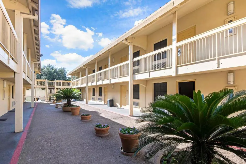 Coratel Inn and Suites By Jasper Wonderland hotel hero