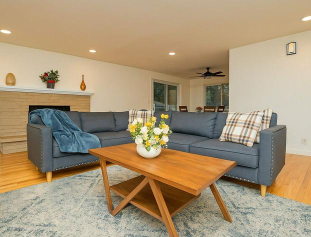 Lower Queen Anne Townhome hotel detail image 2