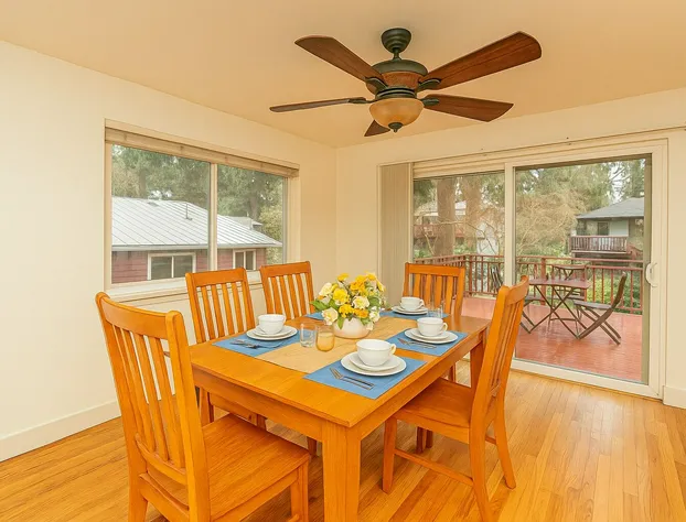 Lower Queen Anne Townhome hotel detail image 2