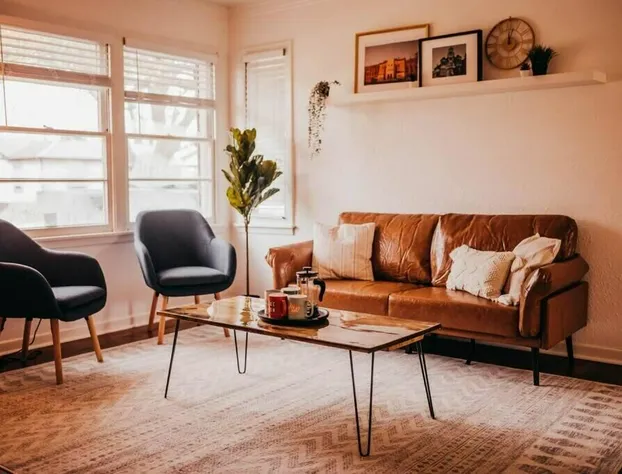 The Burrow-Cozy 3 BDRM HM - Free Parking hotel detail image 3