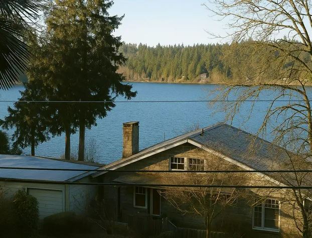 Luxury 180 degree Lake View hotel detail image 1