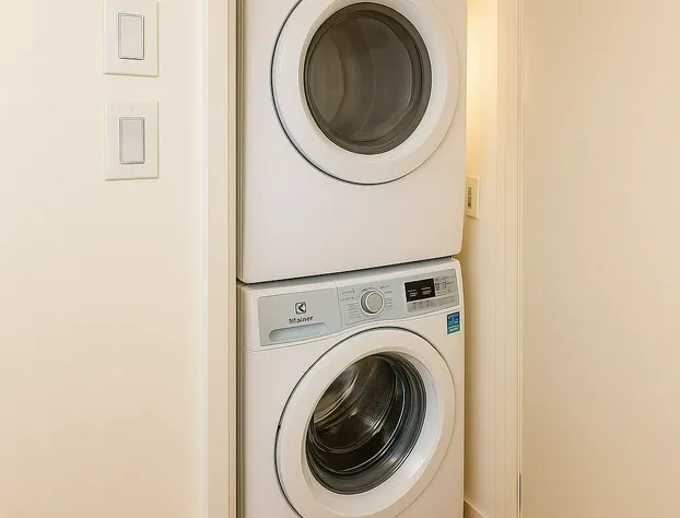 Luxury 180 degree Lake View hotel detail image 2